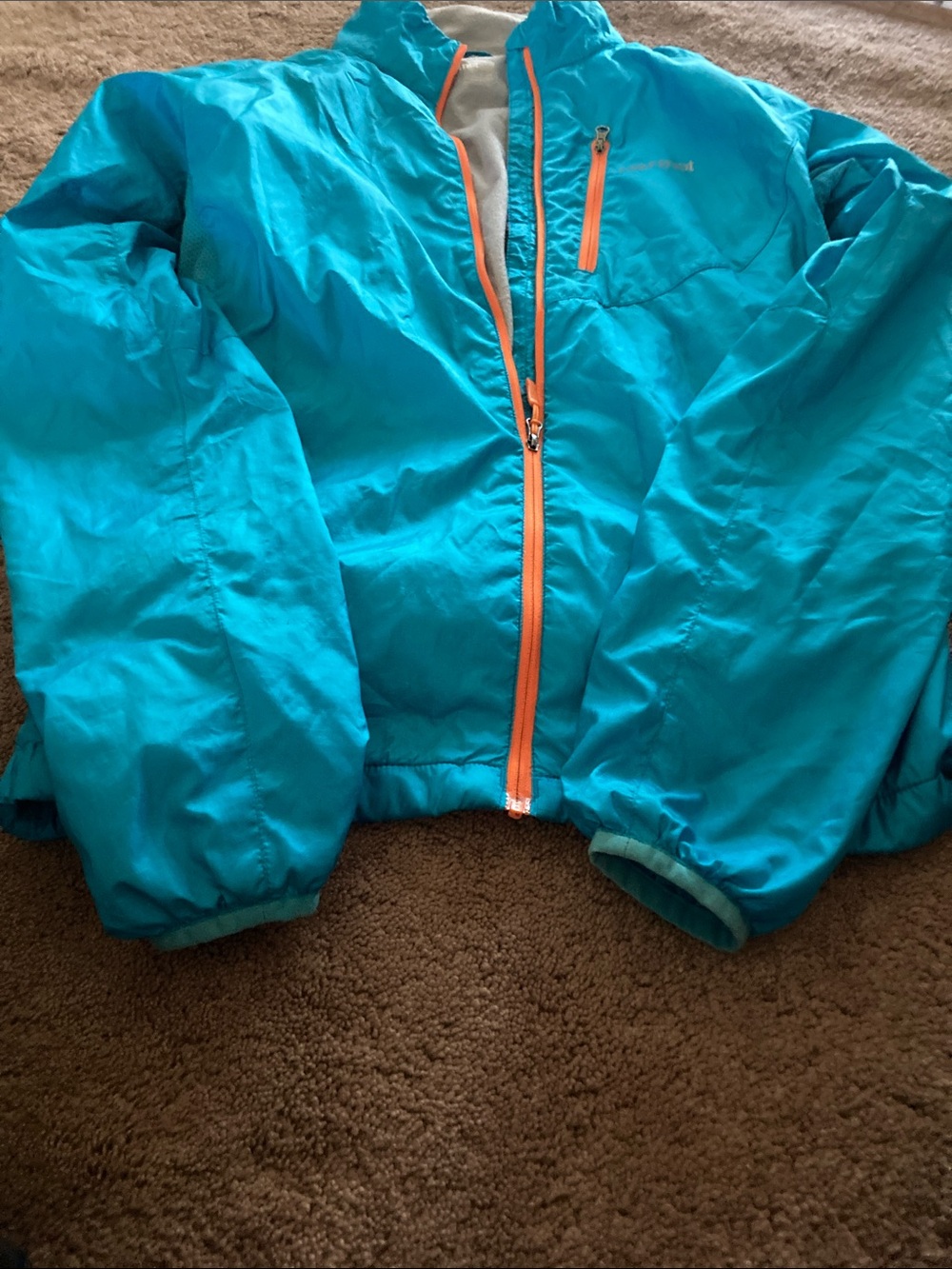 Woman’s marmot Lightvweight jacket